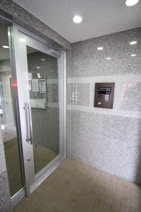 物件外観写真4　(エントランス部分)