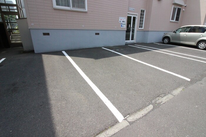 物件外観写真5　(駐車場)