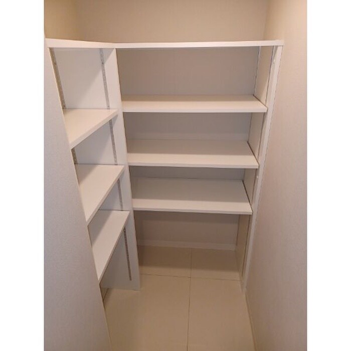 物件内観写真10　(収納)