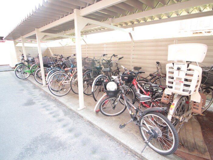 物件外観写真4　(駐輪場)