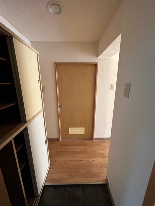 物件内観写真16　(玄関)