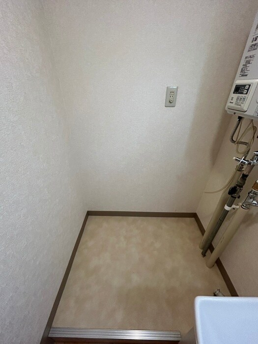 物件内観写真18　(洗濯機置場)
