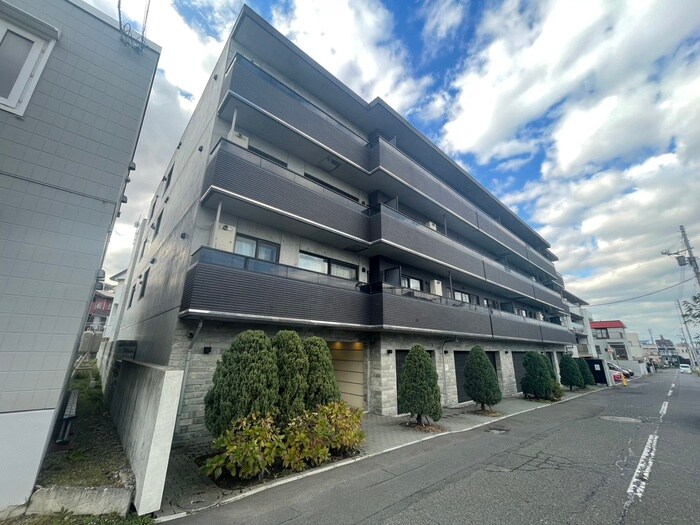 S-RESIDENCE宮の森の物件外観写真