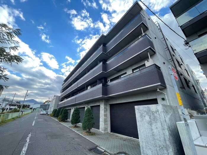 S-RESIDENCE宮の森の物件外観写真