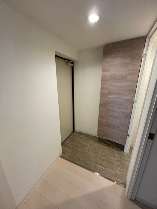 物件内観写真16　(玄関)