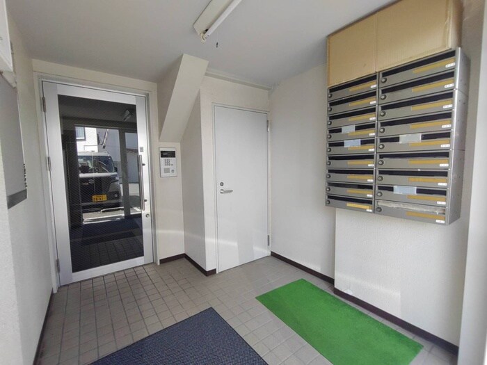 物件外観写真4　(エントランス部分)