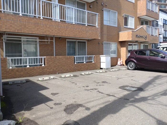 物件外観写真6　(駐車場)