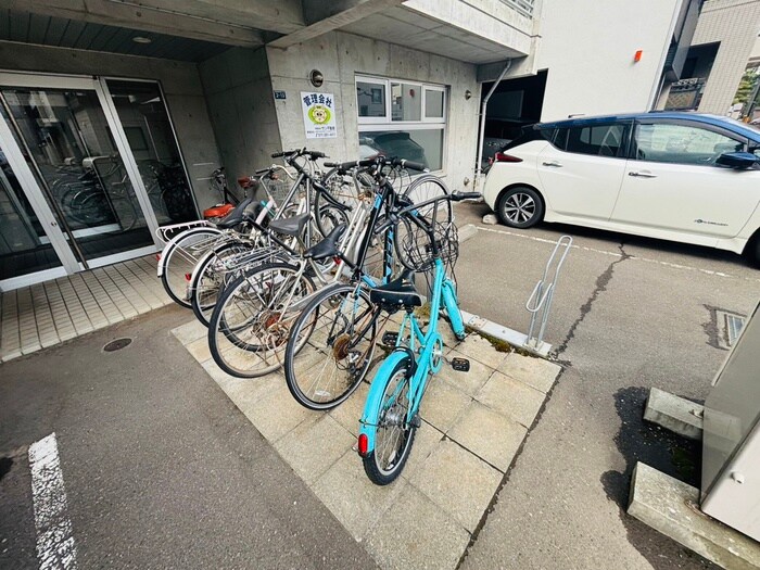 物件外観写真6　(駐輪場)