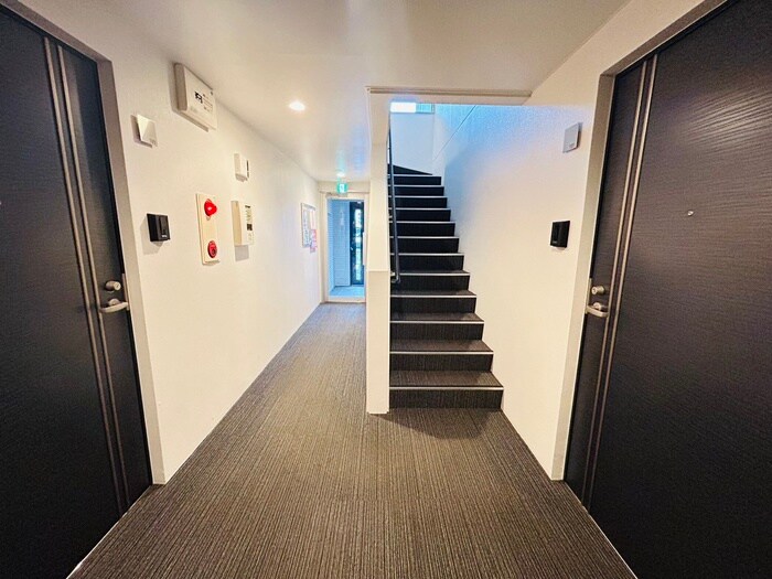 物件外観写真5　(エントランス部分)