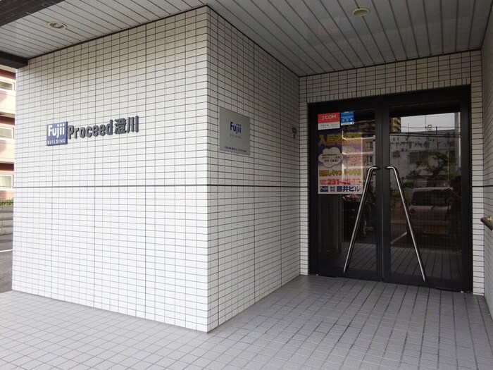 物件外観写真4　(エントランス部分)