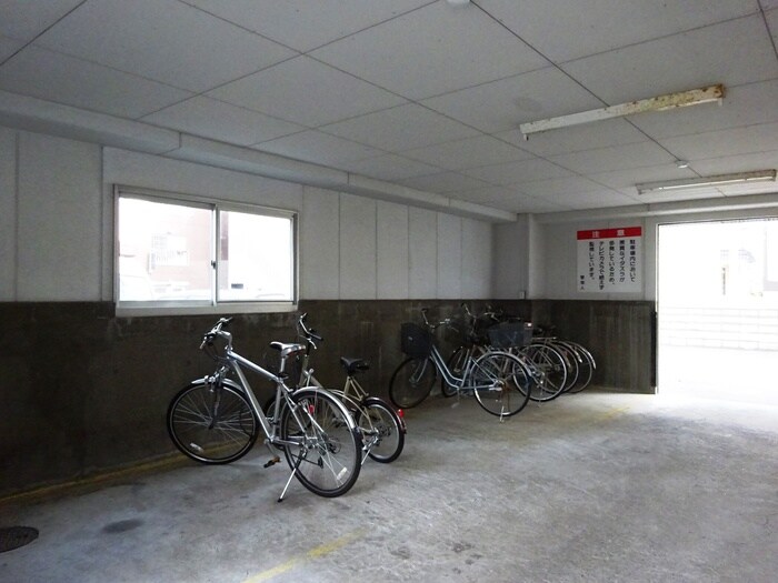 物件外観写真5　(駐輪場)