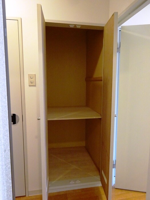 物件内観写真18　(収納)