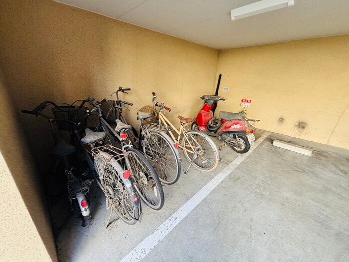 物件外観写真6　(駐輪場)