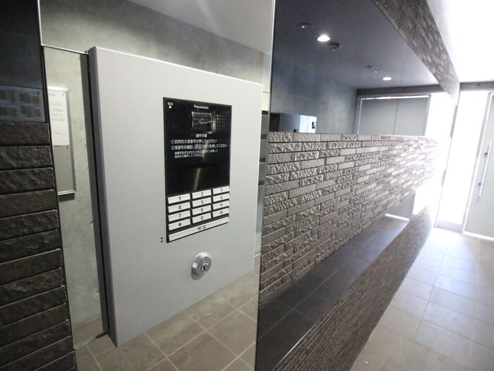 物件外観写真5　(エントランス部分)