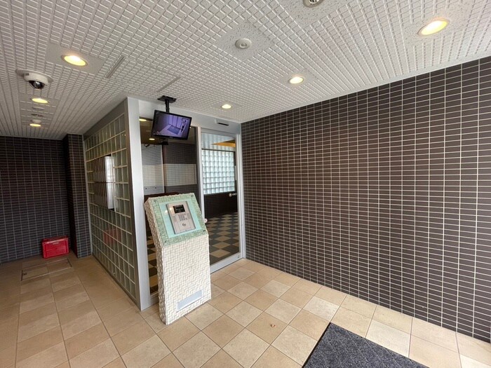 物件外観写真4　(エントランス部分)