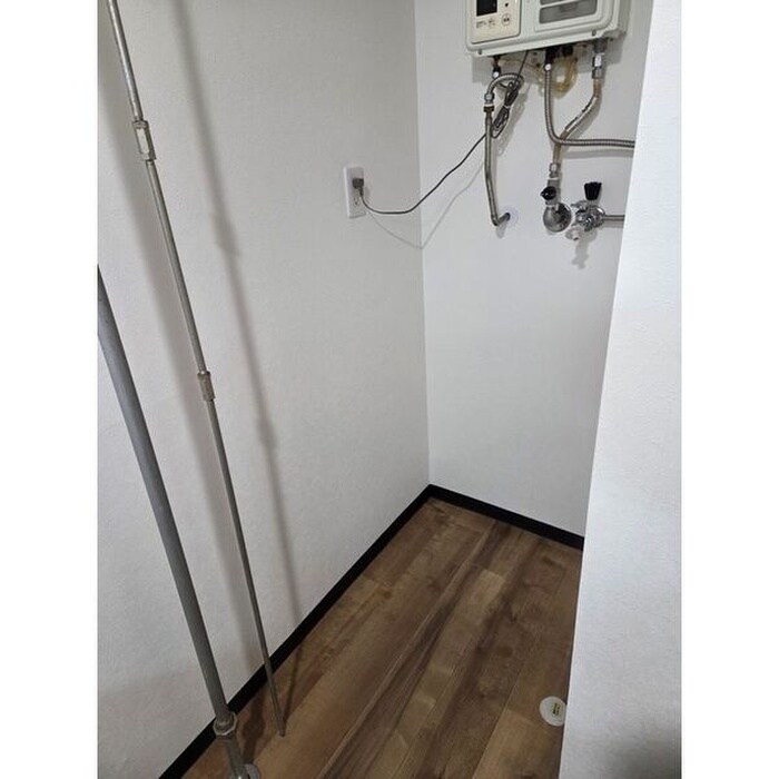 物件内観写真11　(洗濯機置場)
