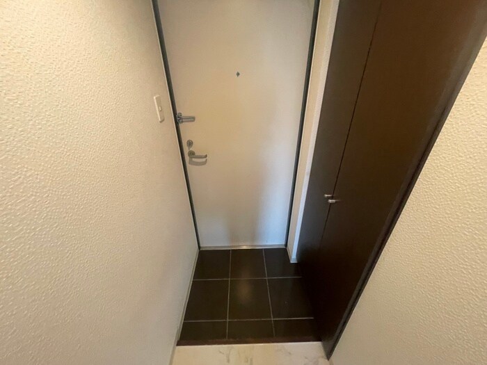 物件内観写真16　(玄関)