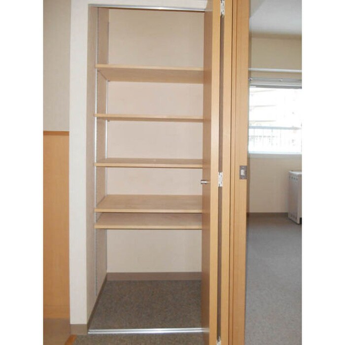 物件内観写真15　(収納)