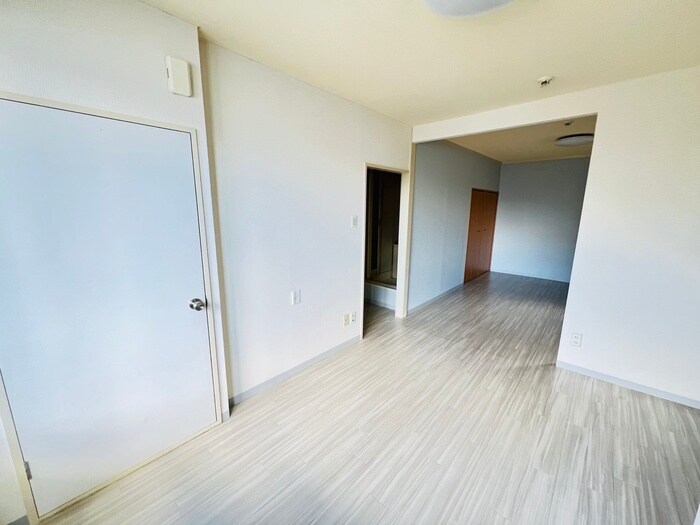 物件内観写真2　(居室)