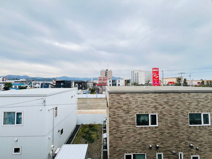 物件内観写真12　(室内からの展望)