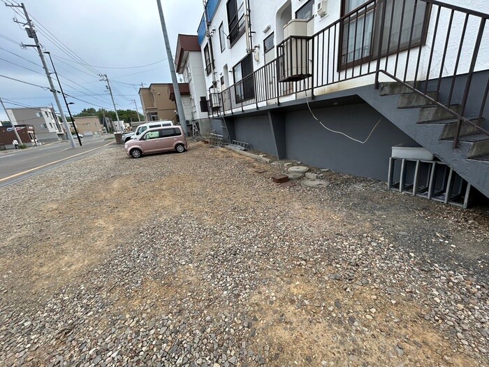 物件外観写真5　(駐車場)