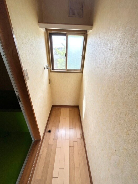 物件内観写真11　(洗濯機置場)