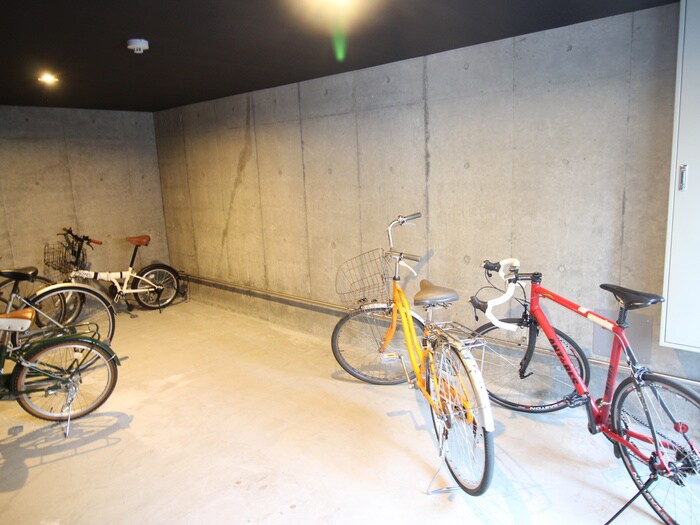 物件外観写真5　(駐輪場)