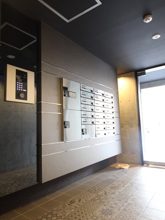 物件外観写真6　(エントランス部分)