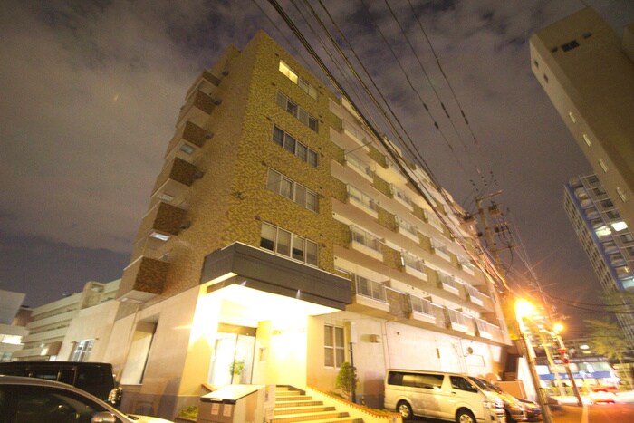 物件外観写真4　(エントランス部分)