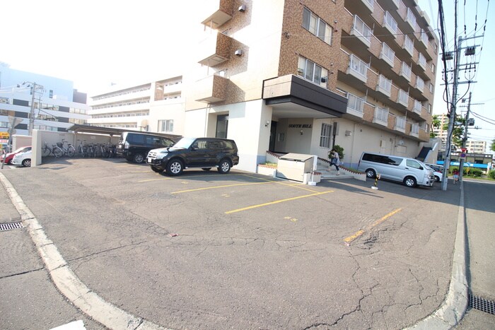 物件外観写真5　(駐車場)