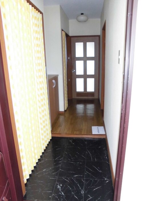 物件内観写真16　(玄関)