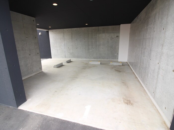 物件外観写真3　(駐車場)