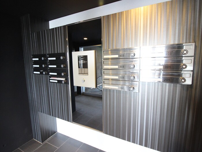 物件外観写真4　(エントランス部分)