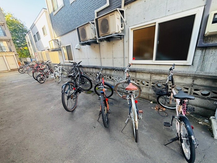 物件外観写真5　(駐輪場)