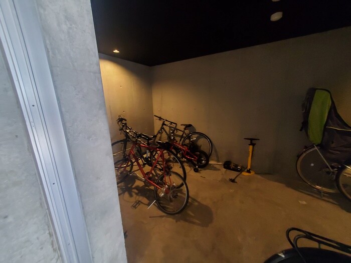 物件外観写真4　(駐輪場)