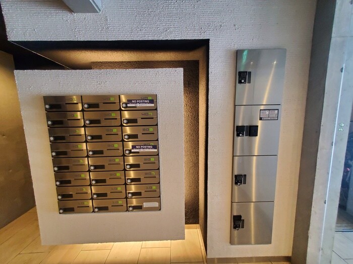 物件外観写真5　(エントランス部分)