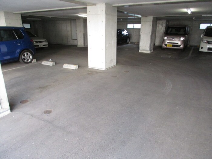 物件外観写真5　(駐車場)