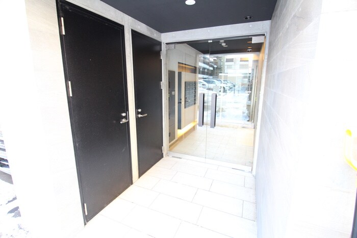 物件外観写真6　(エントランス部分)