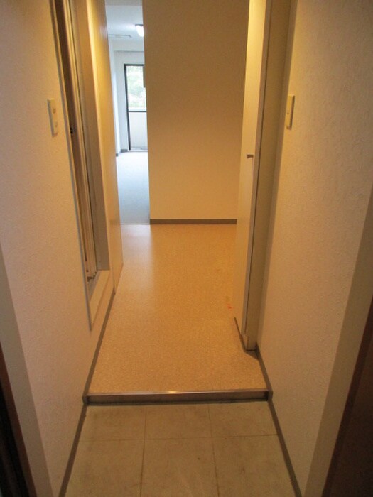 物件内観写真15　(玄関)