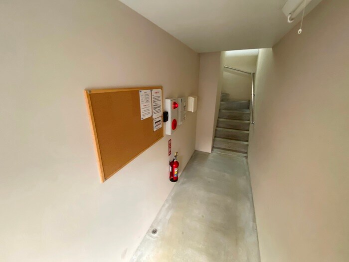 物件外観写真4　(エントランス部分)