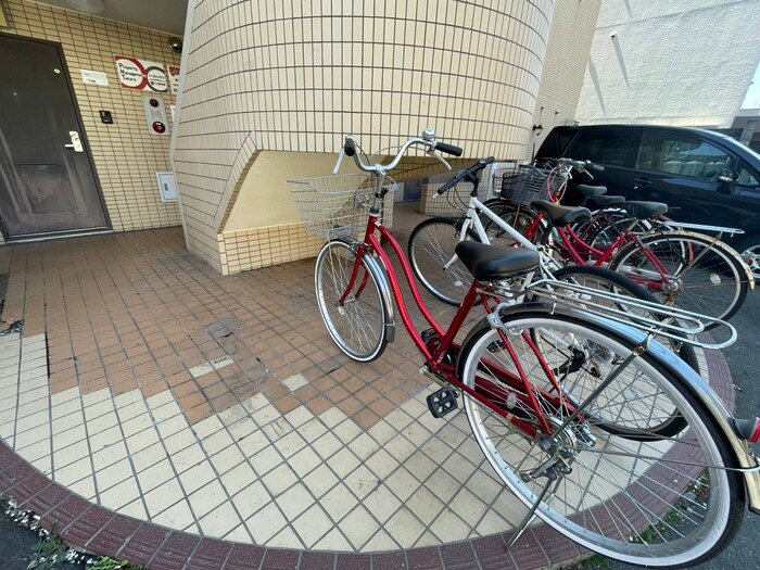 物件外観写真5　(駐輪場)
