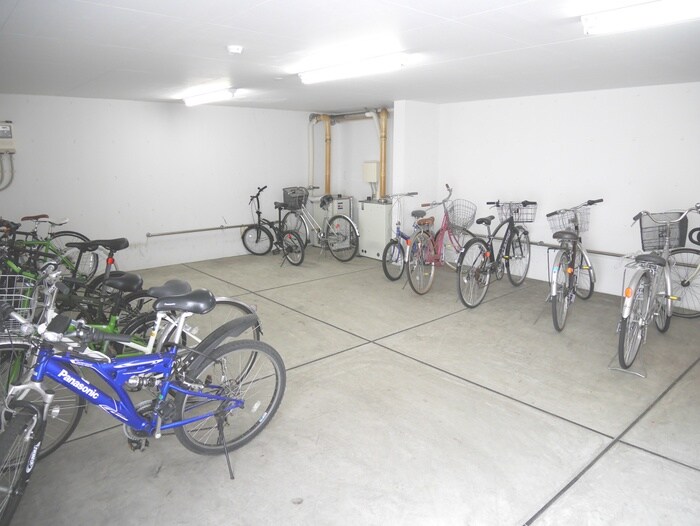 物件外観写真6　(駐輪場)