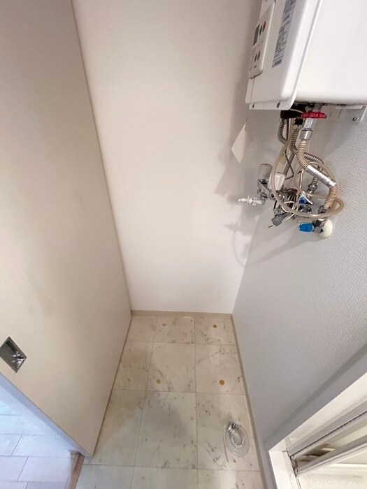 物件内観写真18　(洗濯機置場)