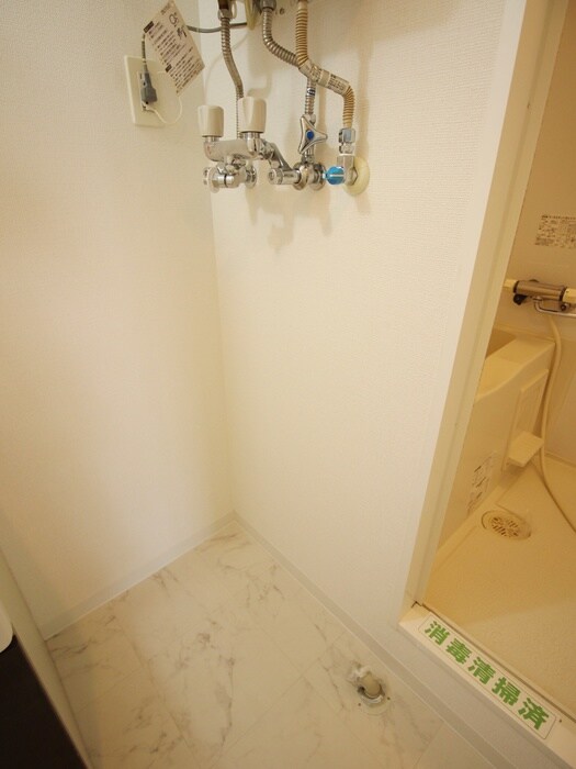 物件内観写真18　(洗濯機置場)