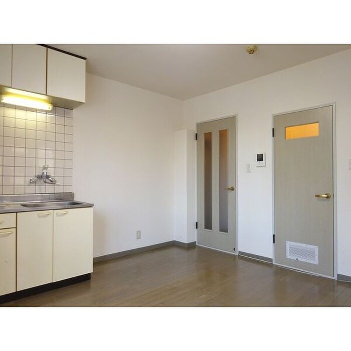 物件内観写真2　(居室)