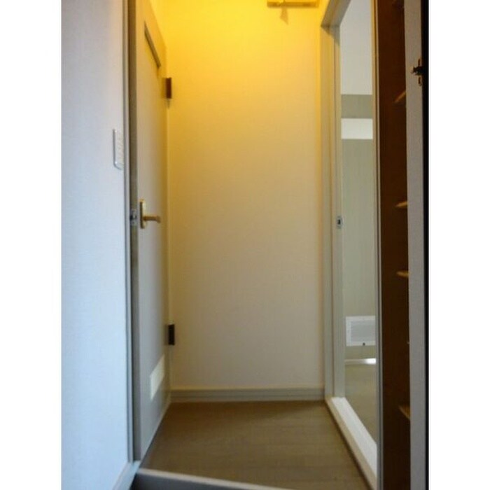 物件内観写真10　(玄関)