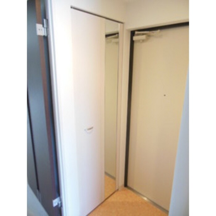 物件内観写真11　(玄関)