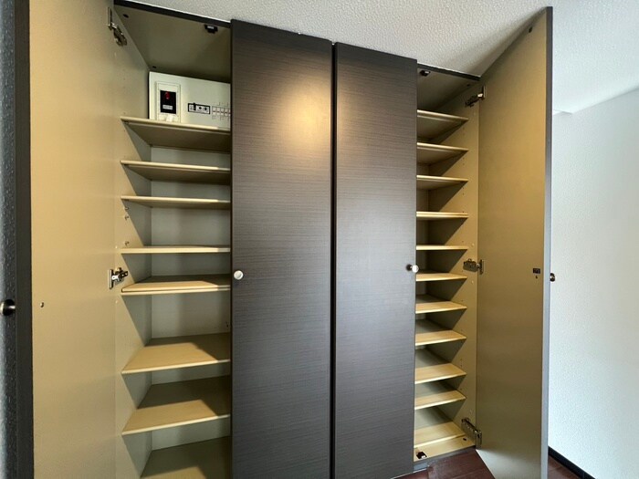 物件内観写真15　(玄関)