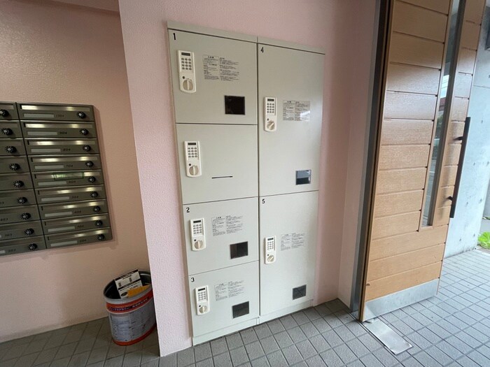 物件外観写真4　(エントランス部分)