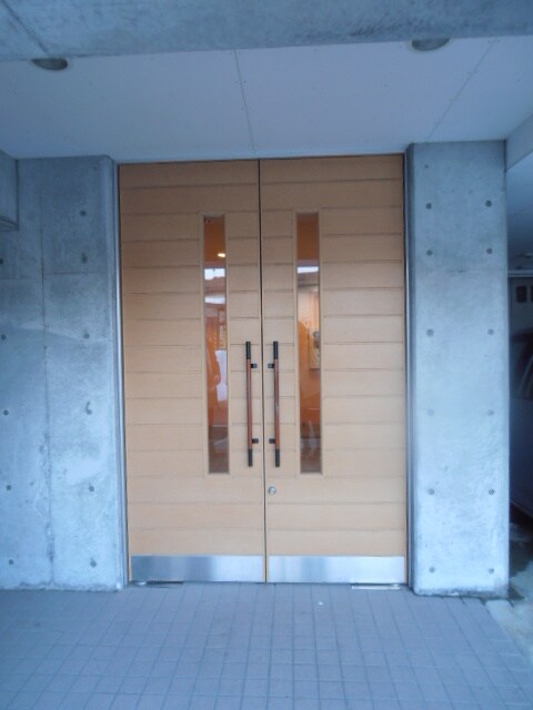 物件外観写真2　(エントランス部分)